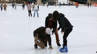 滑冰吃瓜,揭秘冰上运动的趣味瞬间